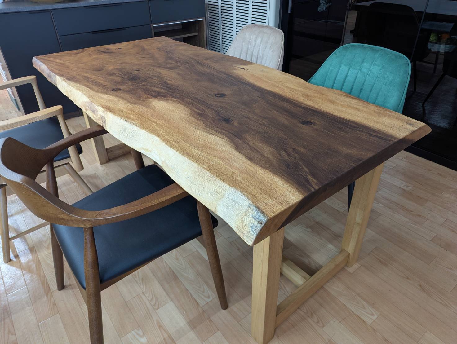 NENRINENRINの一枚板テーブルモンキーポット1